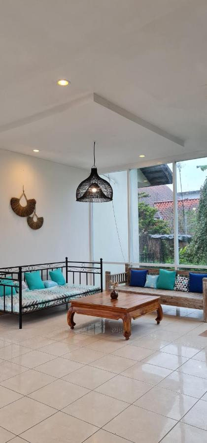 Villa Aurora Cisarua Exterior photo
