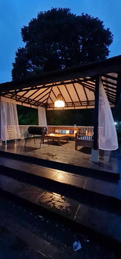 Villa Aurora Cisarua Exterior photo